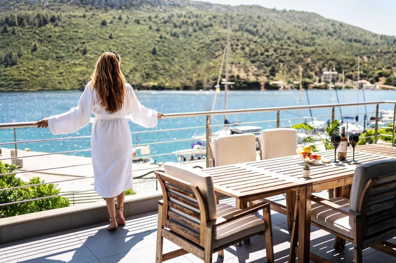 ΆNASSA PORTO KOUFO Sea front suites